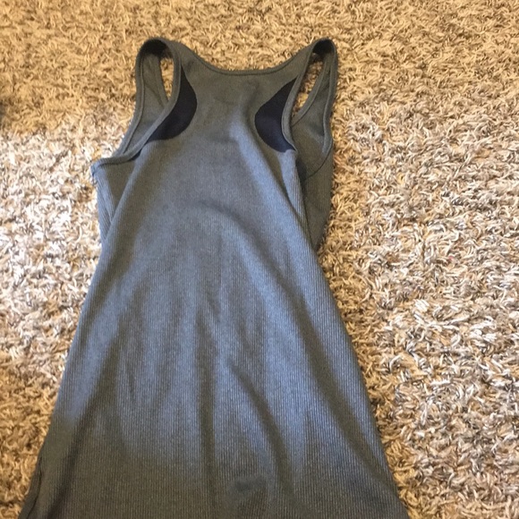 Ripped under armour  tank top - Picture 2 of 4
